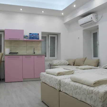 Apartman Katarina * 特雷比涅
